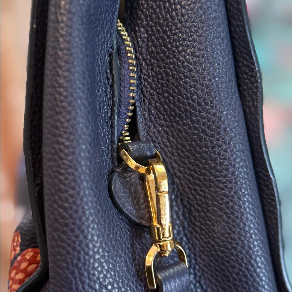 Kate Spade Crossbody Bag with Red and Cream Floral Design - Picture 4 of 7